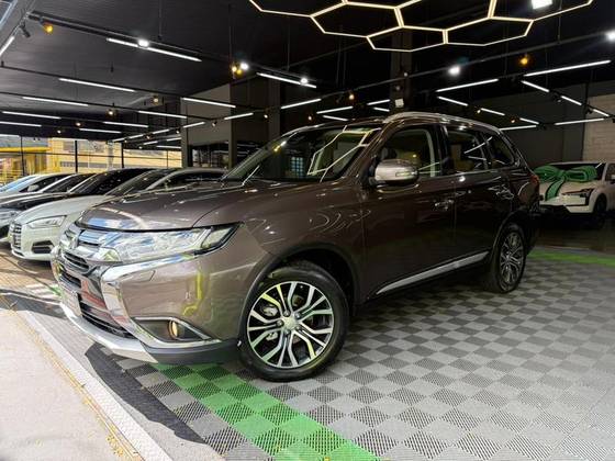 MITSUBISHI OUTLANDER 3.0 GT 4X4 V6 24V GASOLINA 4P AUTOMÁTICO MITSUBISHI OUTLANDER 3.0 GT 4X4 V6 24V GASOLINA 4P AUTOMÁTICO